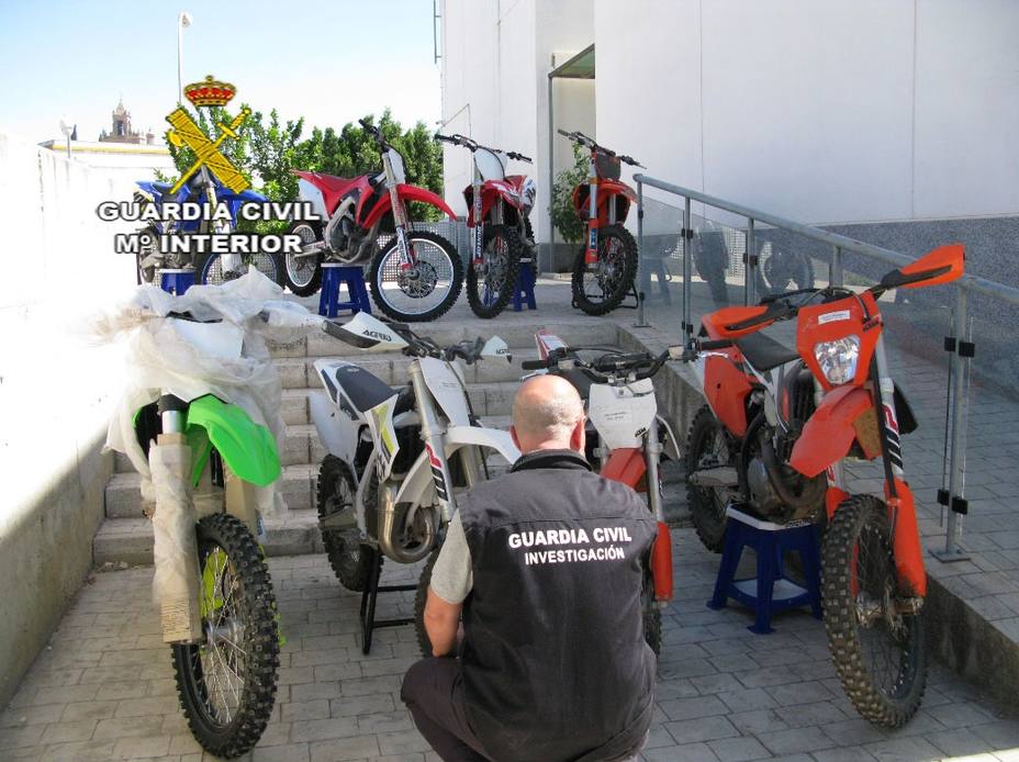 Desmantelada una supuesta organización criminal de 22 miembros dedicada a la compra y venta de motos en Sevilla