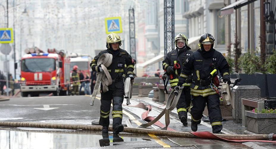 Al menos dos muertos por el derrumbe de un bloque de pisos en Rusia