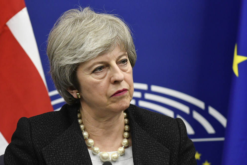 Londres advierte de que un aplazamiento largo del Brexit implica participar en las europeas