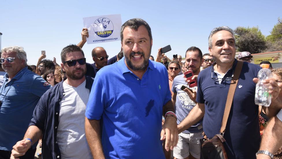 Salvini recibe con estupor las críticas y alega que, sin su firmeza, la UE no habría movido un dedo