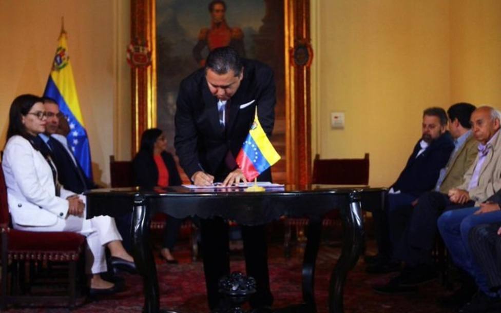 Javier Bertucci, uno de los dos rivales de Maduro en las últimas elecciones, se suma a la Mesa Nacional