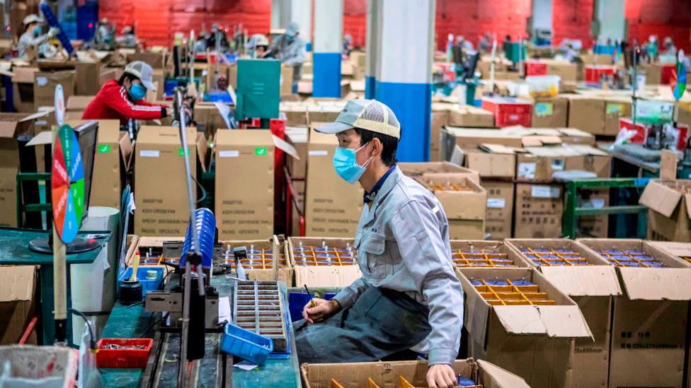 Trabajadores en una fábrica de China