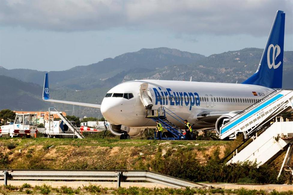 Avión de la compañía Air Europa estacionado en el aeropuerto de Palma