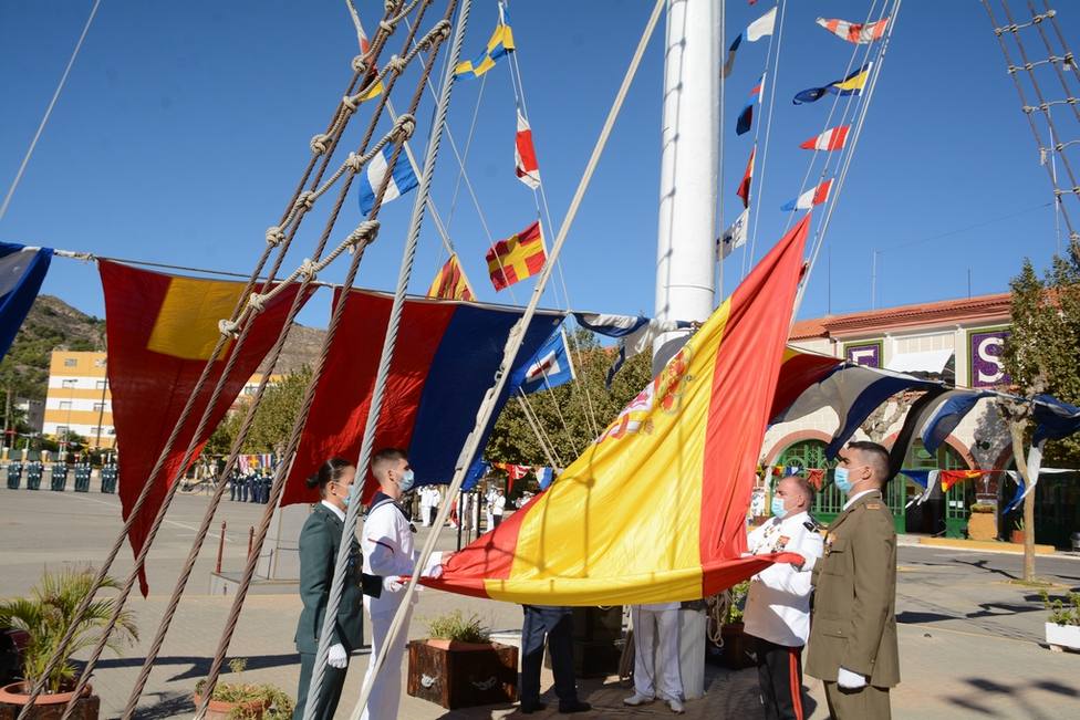 Izado solemne de bandera en Cartagena con motivo del Día de la Fiesta Nacional