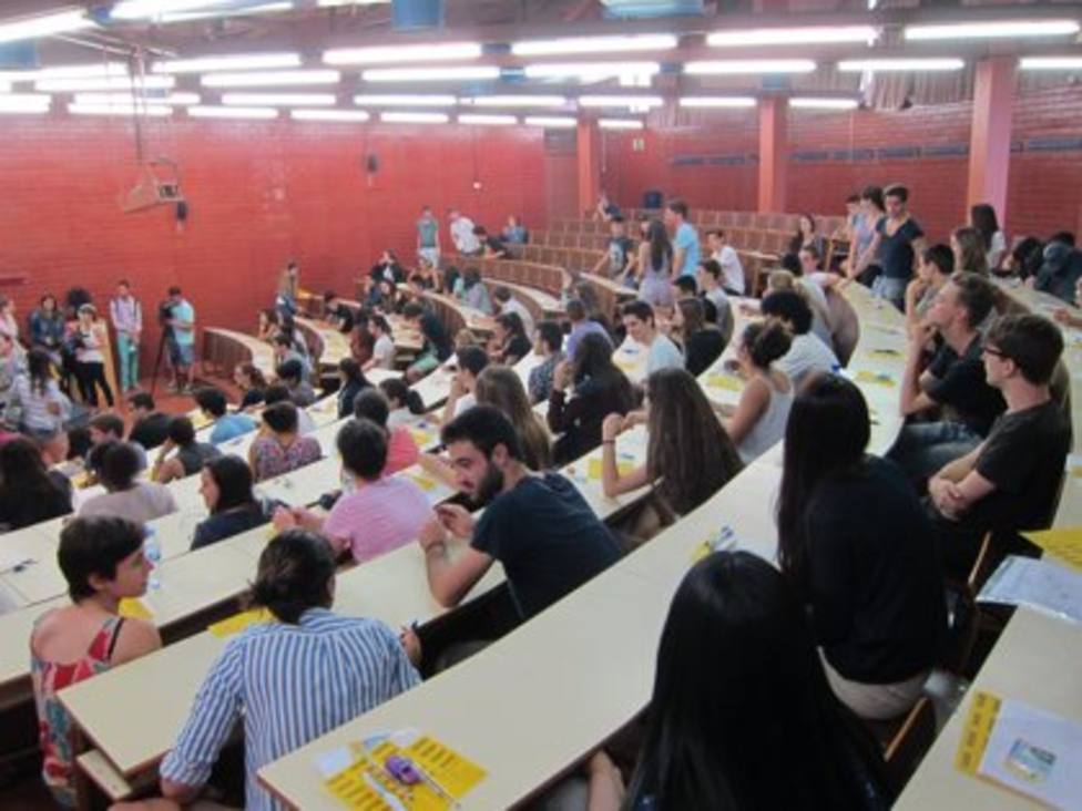 Foto alumnos asturianos en el aula (Europa Press)