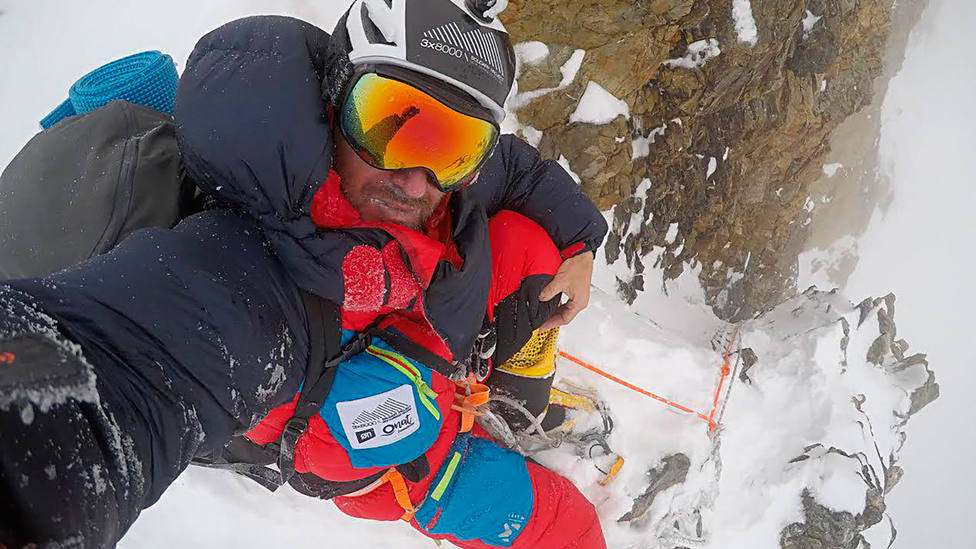 Sergi Mingote, durante su ascensión a la cima del K2 (@sergi_mingote)