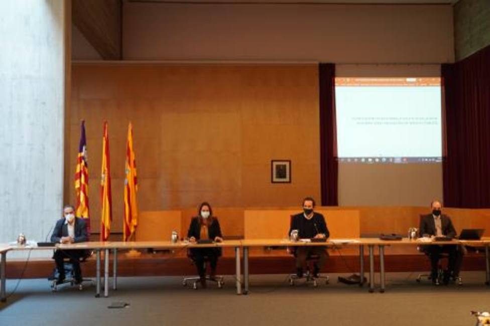 El Consell Insular y el Govern Balear plantean al Ministerio de Transporte una OSP con Barcelona