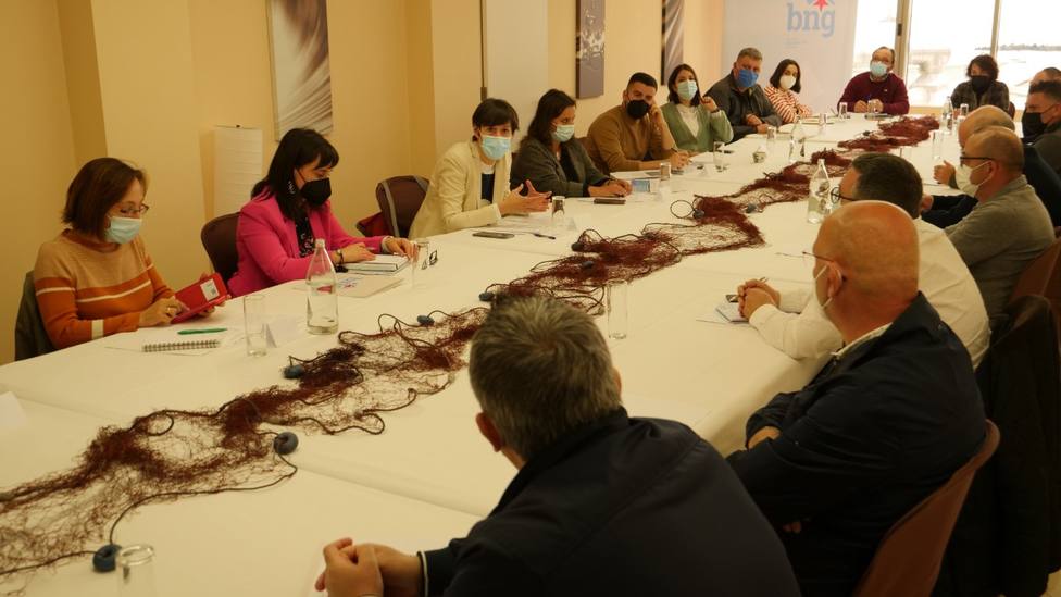 Reunión de Ana Pontón (BNG) y otros representantes nacionalistas con el sector pesquero mariñano