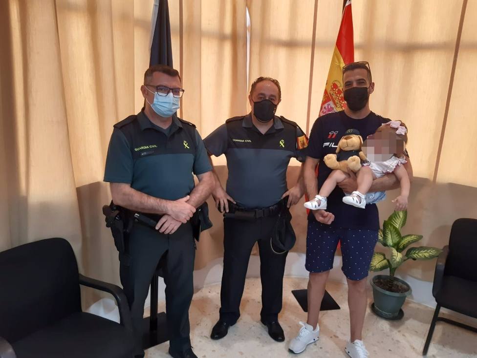 Sevilla.-Sucesos.- La Guardia Civil auxilia a una bebÃ© de 16 meses que se ahogaba en una piscina desmontable