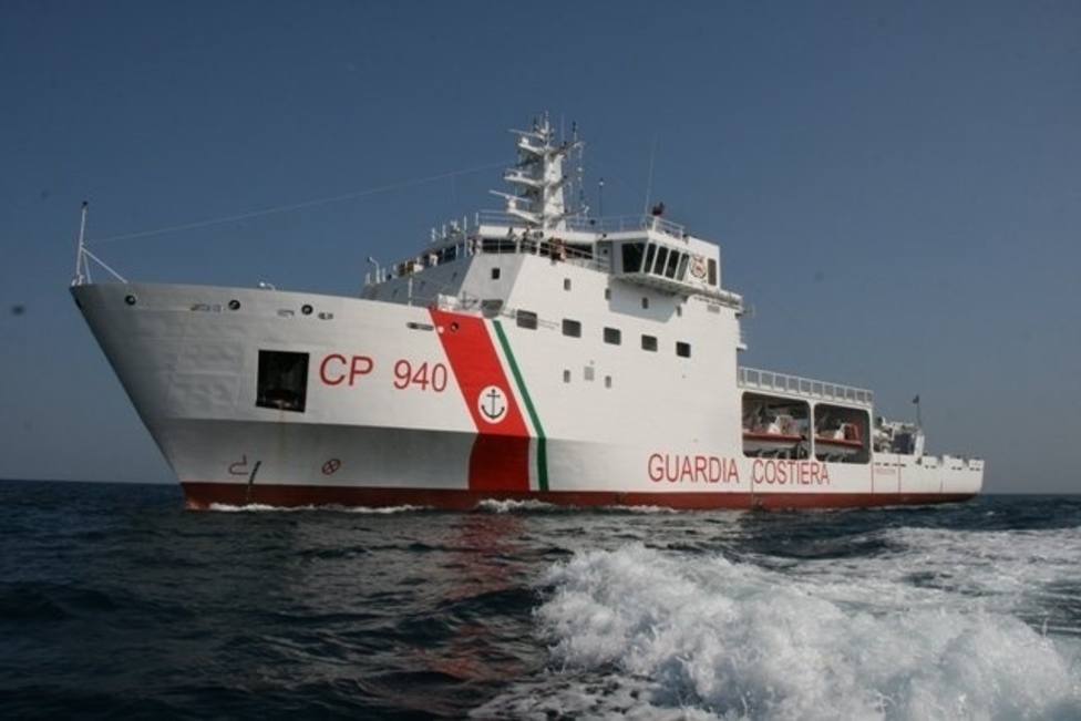 La Guardia Costera de Italia rescata a casi 340 migrantes frente a las costas de Calabria