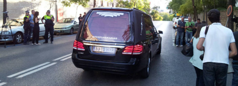 Coche fúnebre llegando a la Fundación Ramón Areces / Foto: COPE
