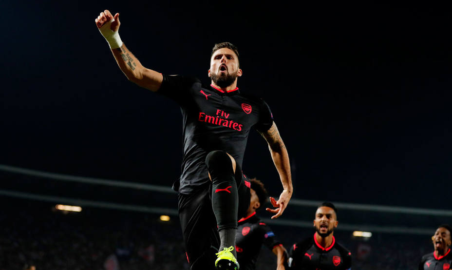 Giroud celebra el gol de la victoria del Arsenal en el campo del Estrella Roja. REUTERS
