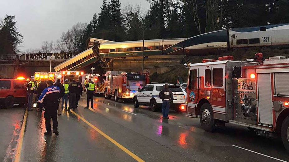 Varios muertos y más de 70 heridos tras descarrilar un tren en Washington