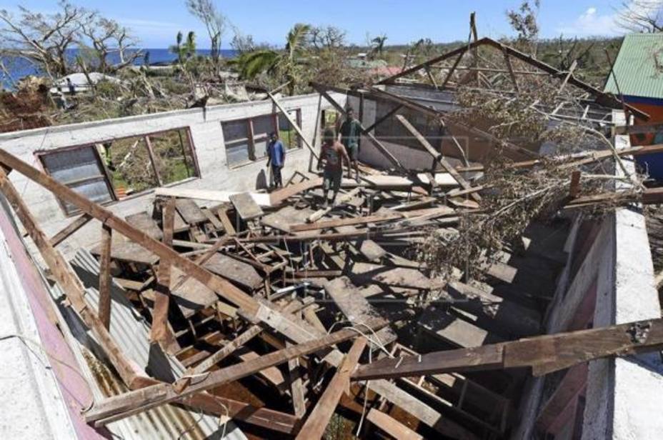 Un terremoto de 6,4 grados sacude Indonesia y deja al menos 3 fallecidos