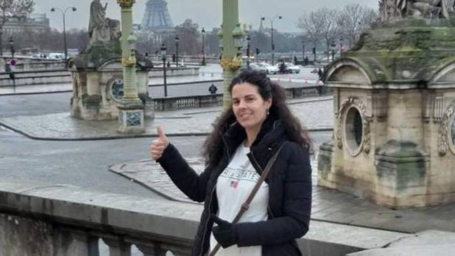 Los restos de Laura Sanz, fallecida en París, llegarán esta tarde a España