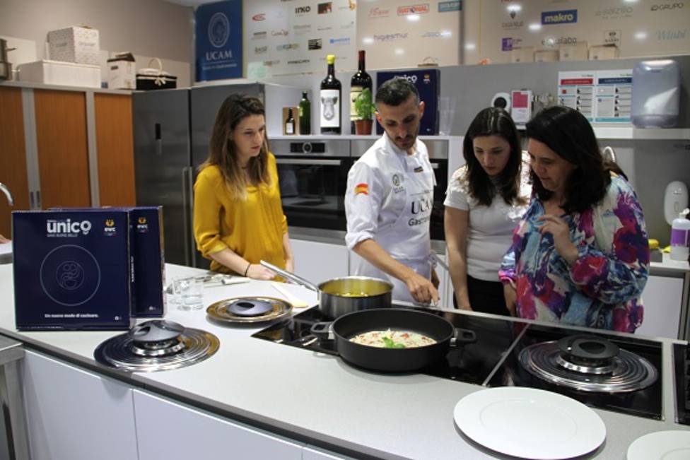 EWC España presenta en la UCAM “un revolucionario sistema de cocción”