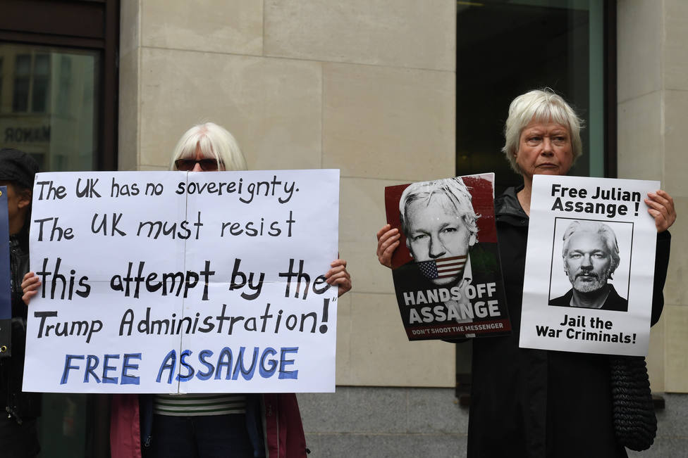 Assange seguirá en prisión cuando concluya su actual condena por su historial de fugas