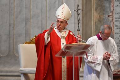 El Papa pide a los cristianos que sirvan a los demás en un Domingo de Ramos atípico