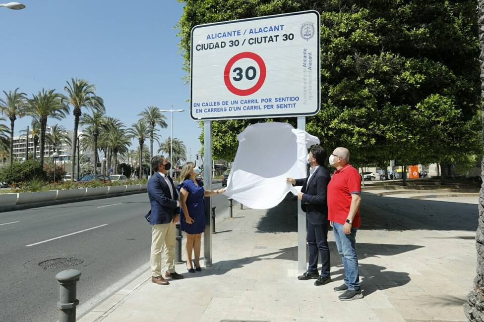 Primer cartel de Ciudad 30, en la avenida Juan Bautista Lafora de Alicante