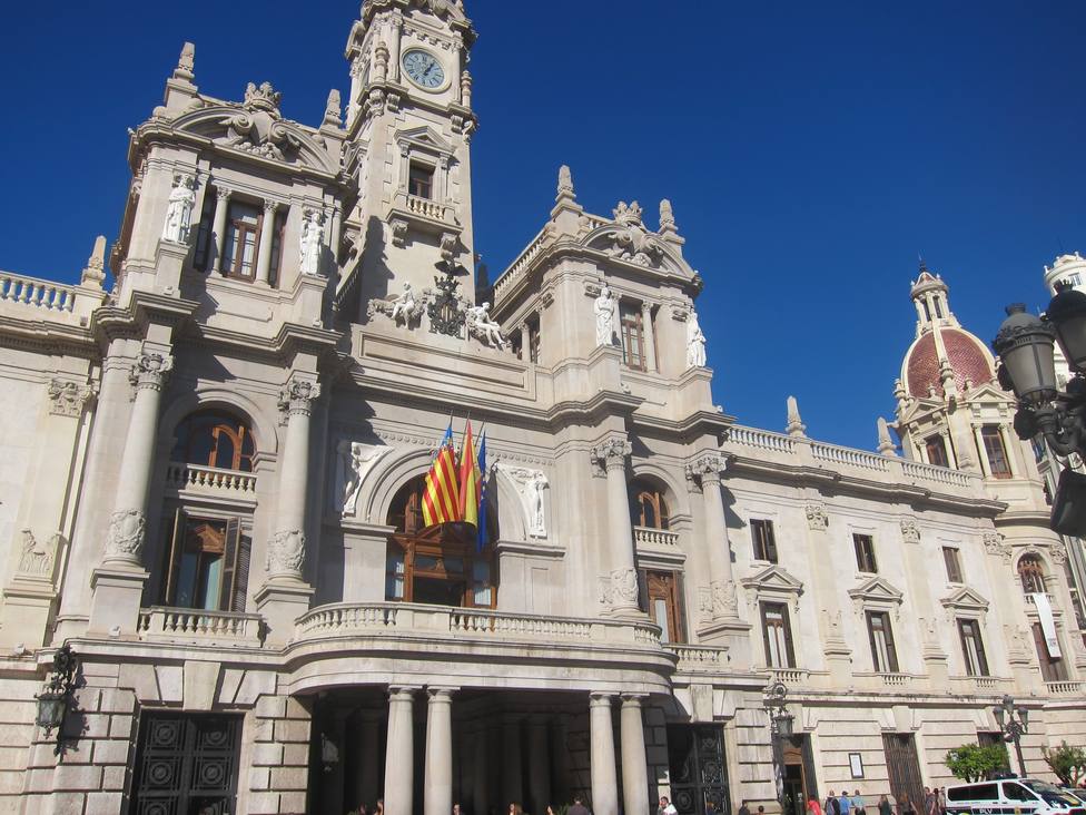 El Ayuntamiento de Valencia pedirá la dimisión de los cargos públicos que incumplan el protocolo de vacunación