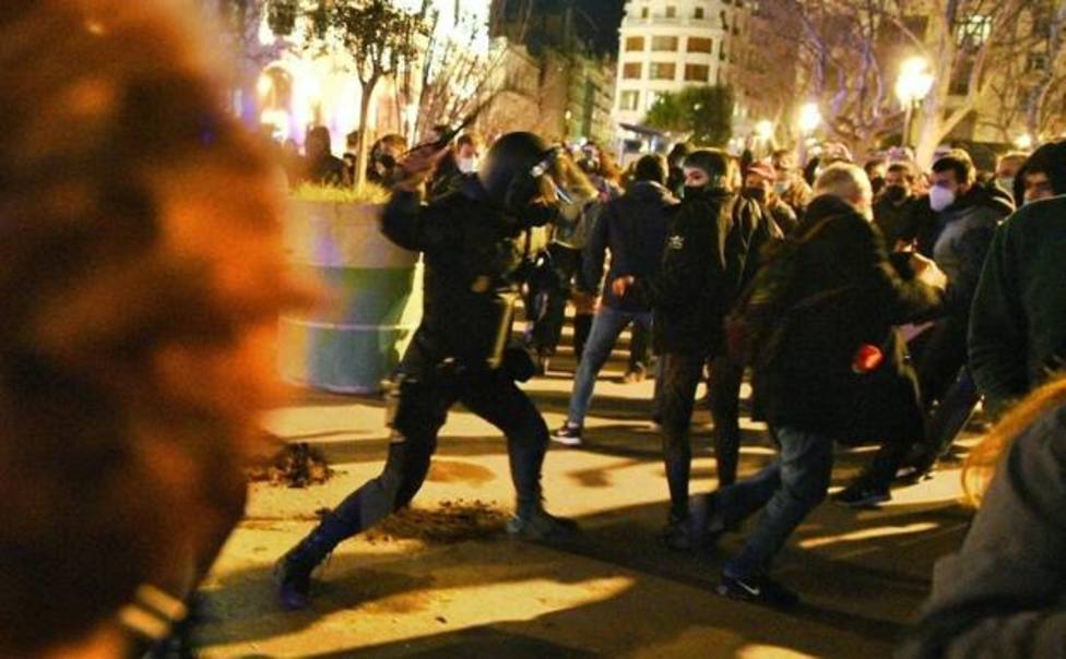 Carga policial anoche en Valencia
