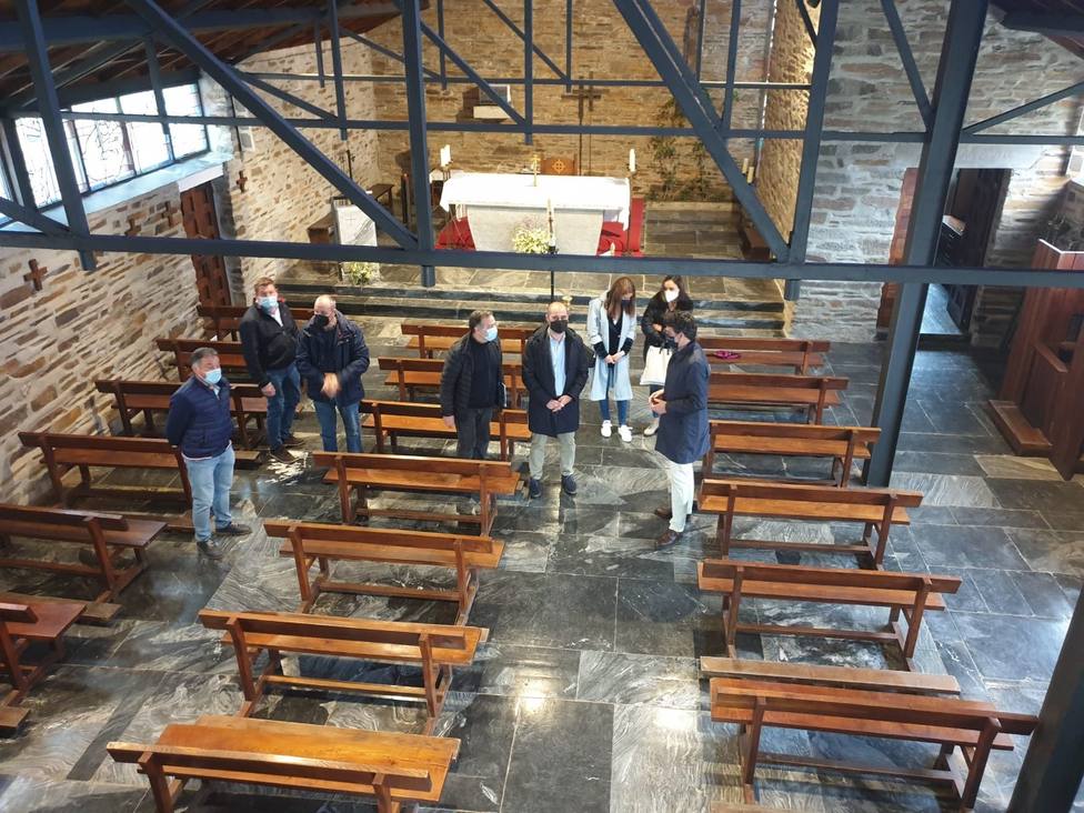 El delegado de la Xunta visitó hoy la iglesia de San Cruz