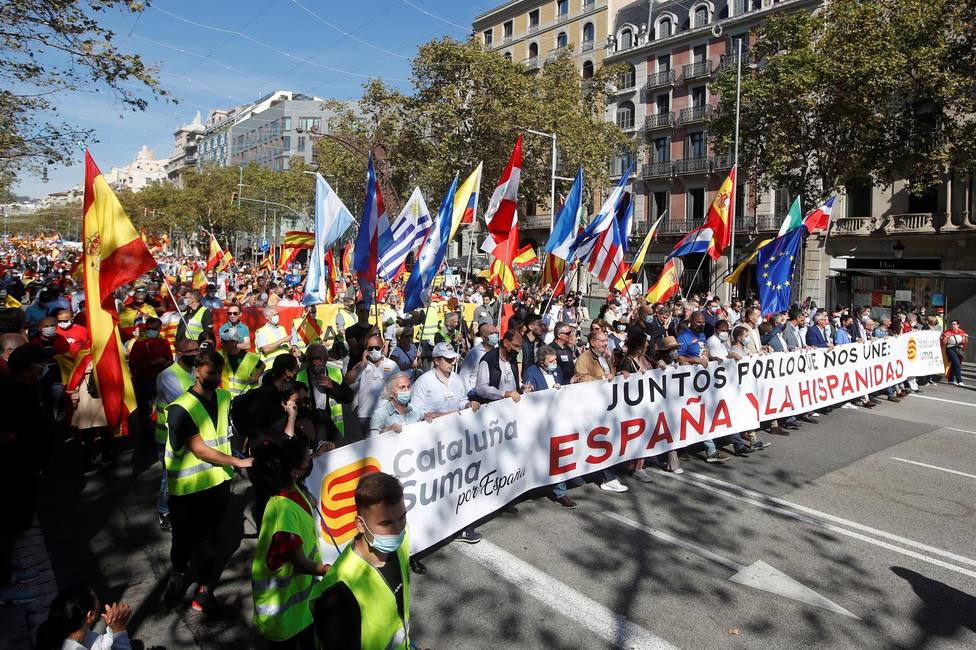 Miles de personas se manifiestan en Barcelona por el Día de la Hispanidad: Yo soy español
