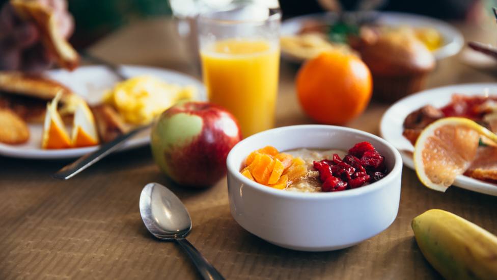 Una investigadora de Harvard revela los cuatro alimentos que debe incluir un desayuno para que sea saludable