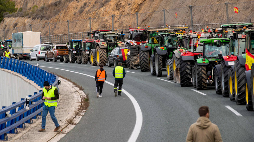 El mapa de la DGT que muestra las carreteras cortadas por las tractoradas  en España: En tiempo real - Vivir - COPE