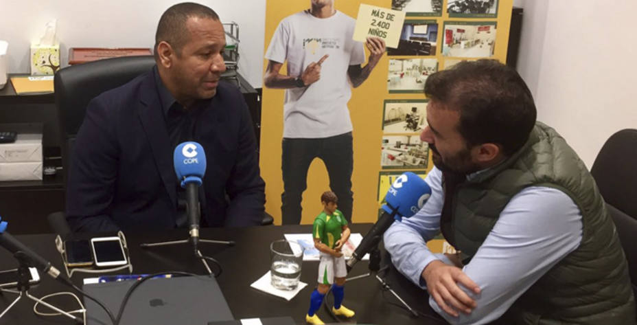 El padre de Neymar en un momento de la entrevista con Juanma Castaño