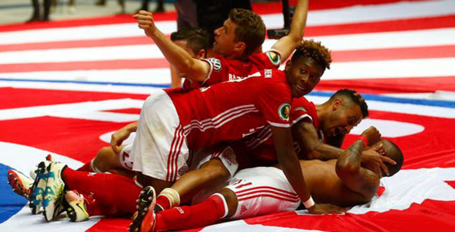 Los jugadores del Bayern celebran la victoria (FOTO - Reuters)