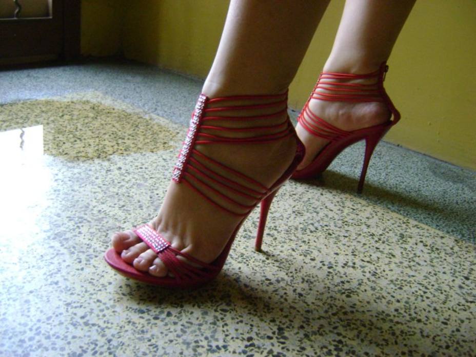 Los graves riesgos de usar zapatos de tacón antes de los 16 años