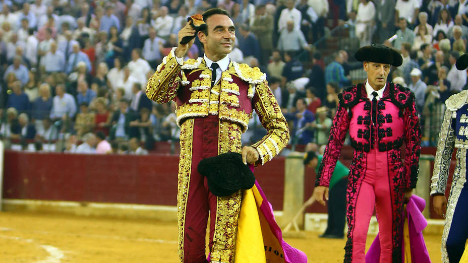 Enrique Ponce con la oreja conquistada en Zaragoza