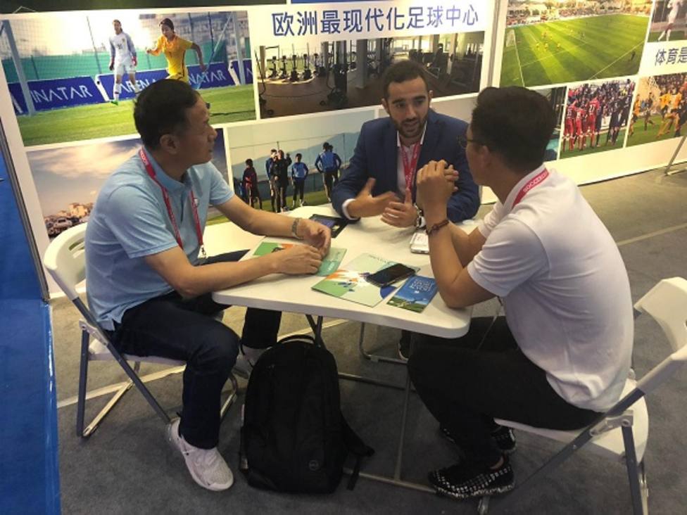 La Región viaja a China para captar equipos de fútbol que realicen sus concentraciones de invierno