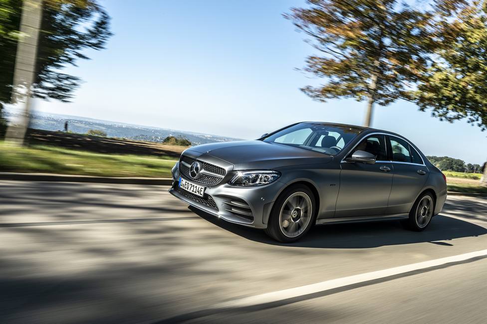 Mercedes-Benz pone a la venta en España las versiones híbrida enchufable e híbrida suave del Clase C