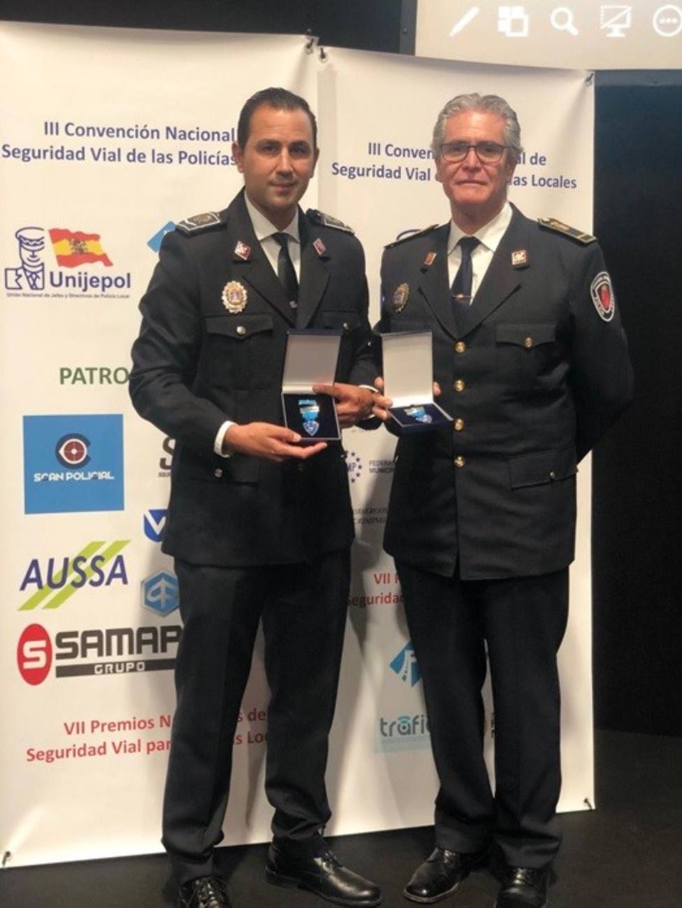 El Comisario jefe de la Policía Local, José Antonio Sansegundo y el Subinspector Bienvenido Romero, premiados
