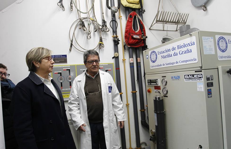 Victoriano Urgorri con Rosa Quintana en la Estacion de Biología Marina de A Graña - FOTO: Xunta