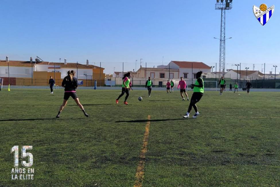 Entrenamiento del Sporting de Huelva en Niebla