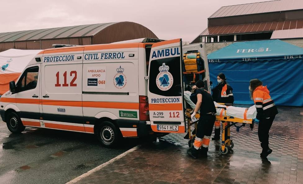 La ambulancia de Protección Civil facilita los traslados - FOTO: Concello de Ferrol