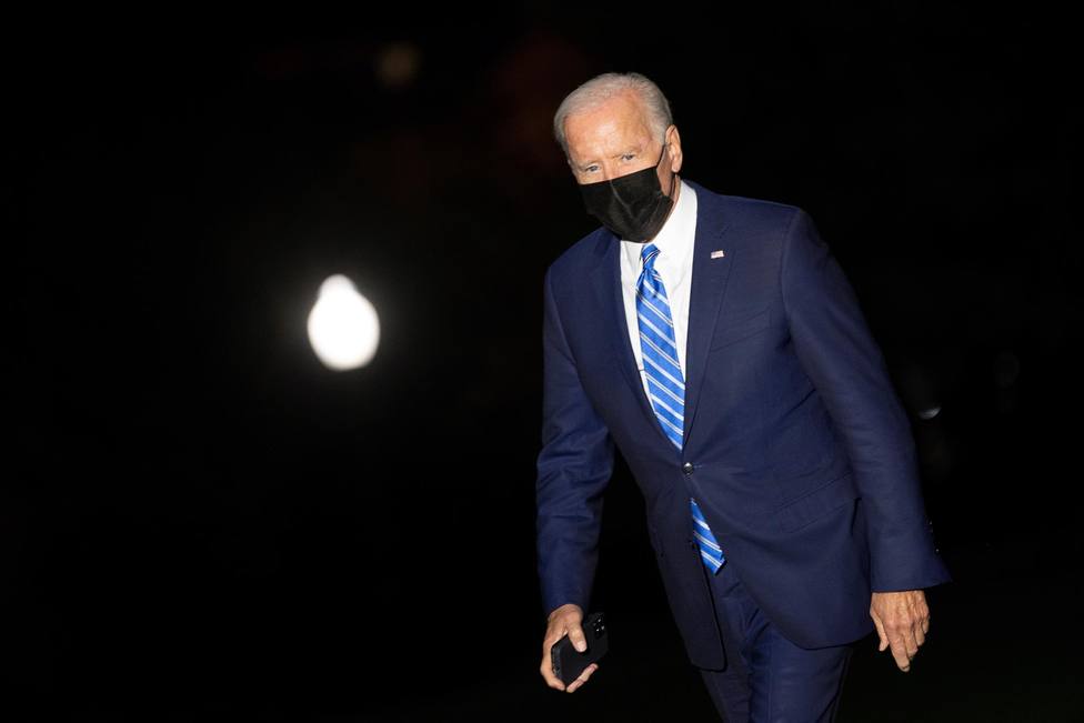 Biden cae por debajo del 50% en popularidad por primera vez en su mandato