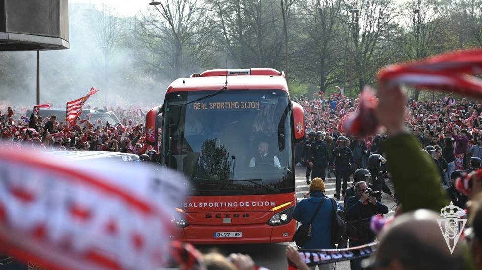 El autobús del Sporting antes del último encuentro