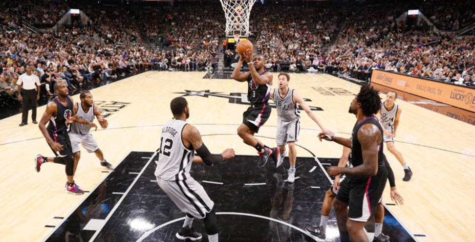 Los Spurs perdieron su segundo encuentro consecutivo en casa. Reuters.