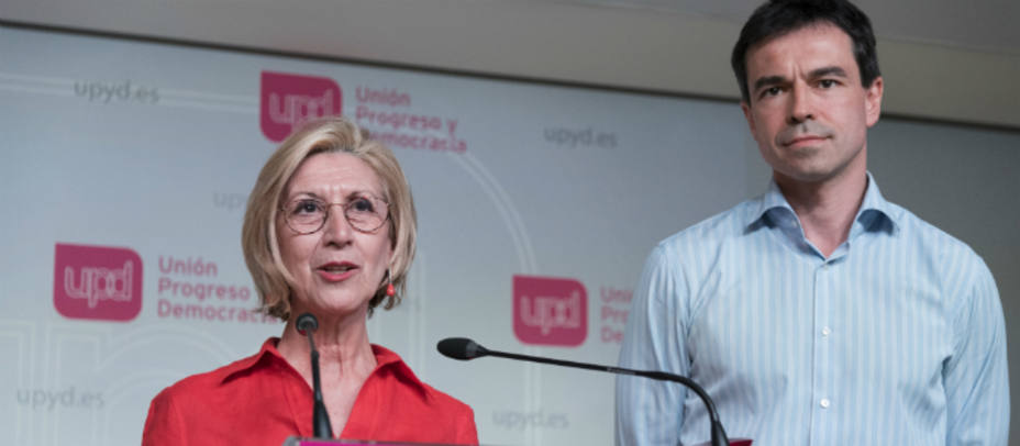 Rosa Díez y Andrés Herzog en una rueda de prensa de UPyD el 22 de abril de 2015. Flickr