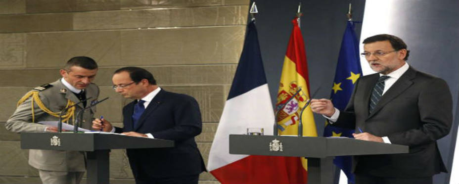 Los presidentes español y francés en la rueda de prensa en el Palacio de la Moncloa.EFE