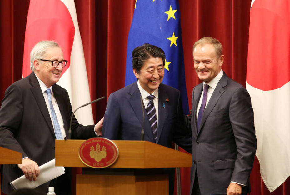 Primeiro-ministro do JapÃ£o, Shinzo Abe, presidente da ComissÃ£o Europeia, Jean-Claude Juncker e presidente do Conselho Europeu, Donald Tusk, durante coletiva de imprensa em TÃ³quio