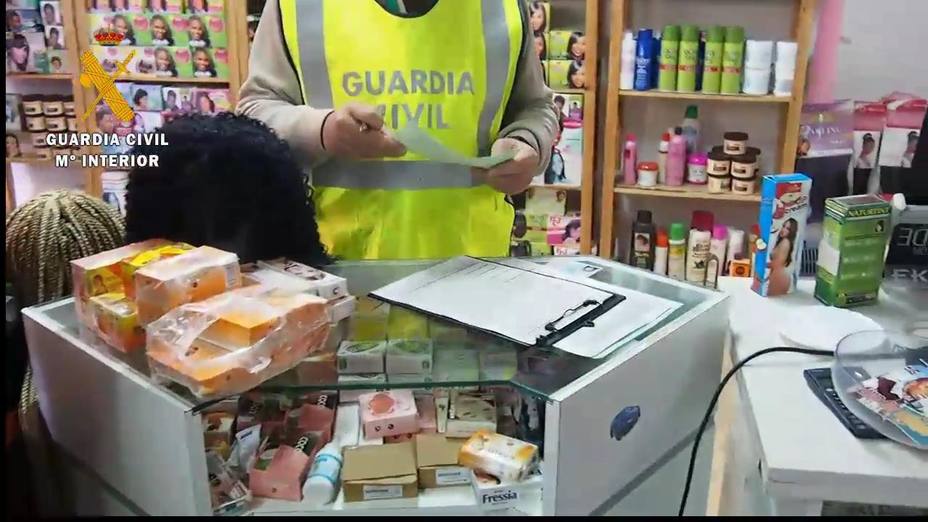 Intervenidos 173 envases de cosméticos en tres centros de peluquería en Logroño