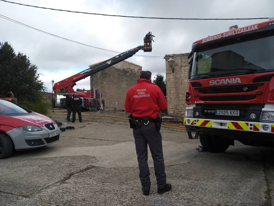 Hallan los restos de una persona en la casa incendiada esta noche en Artaiz (Navarra)