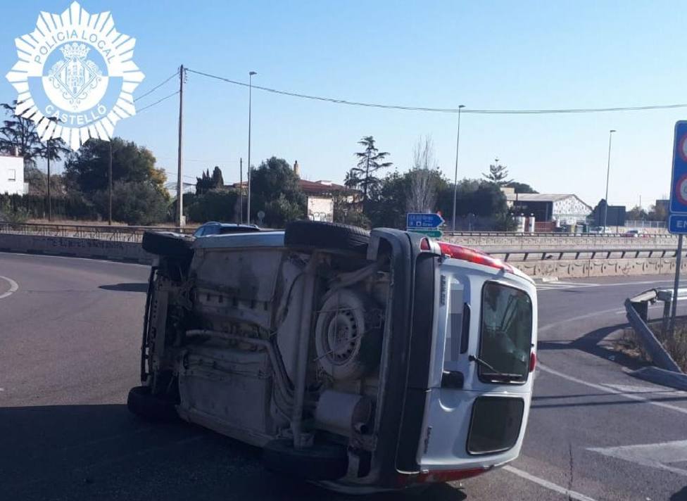 Vuelco de un coche tras accidente en Castellón