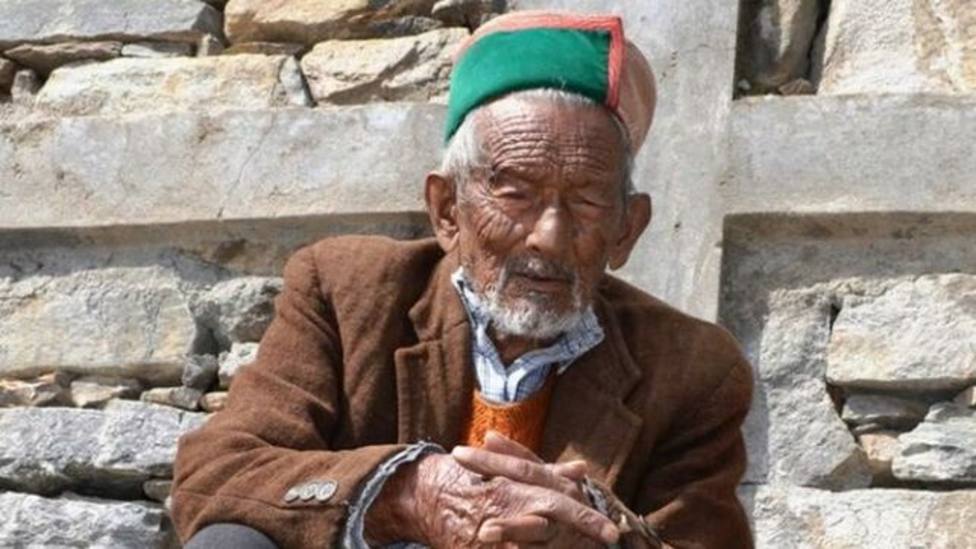 El primer votante de India está listo para volver a las urnas a sus 101 años