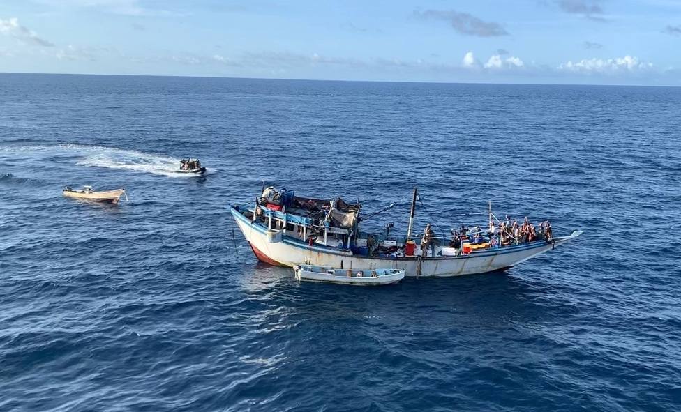 Una fragata española liberta a un pesquero secuestrado por piratas en aguas del Índico